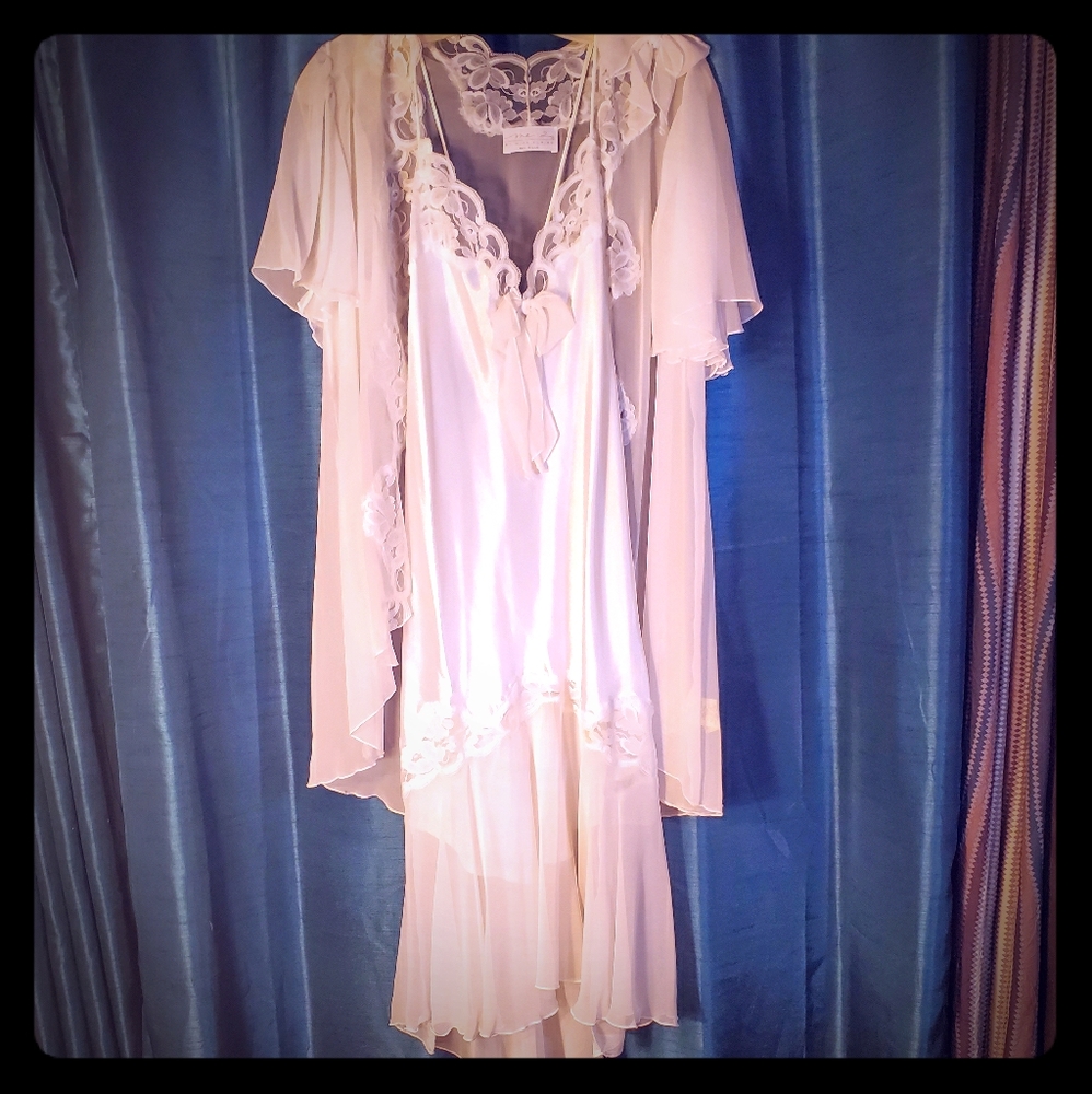 Vtg Gown & Robe Matching Med Set